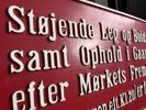 Støjende leg og boldspil forbudt.