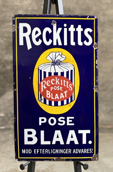 Reckitts Pose Blaat