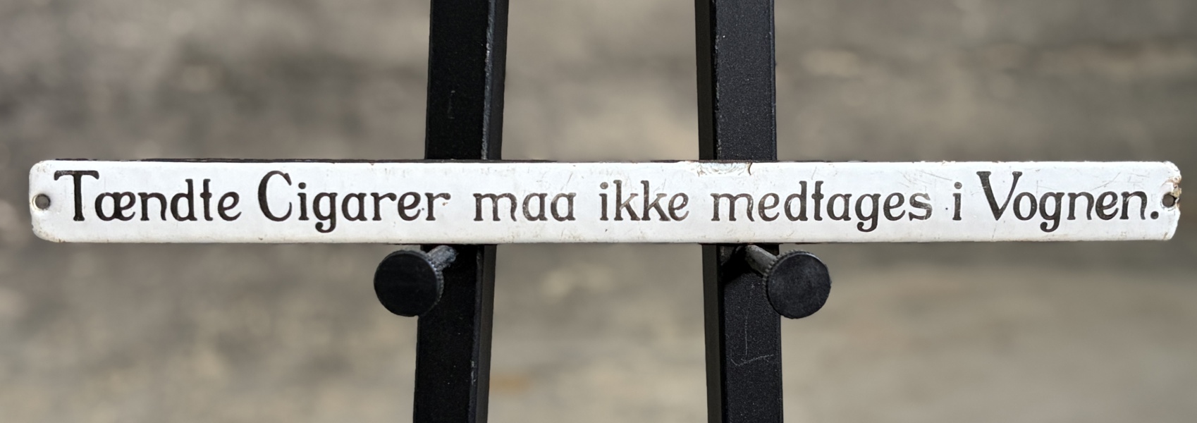 Tændte Cigarer maa ikke medtages i Vognen