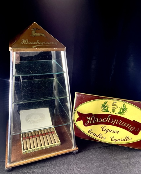 Hirschprungs Vitrine og Celluloidskilt