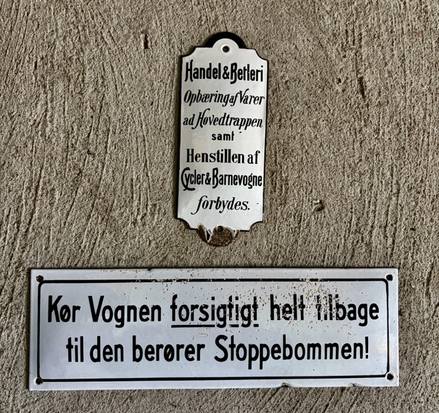 Handel og Betleri samt Kør vognen forsigtigt helt tilbage (2 stk.)